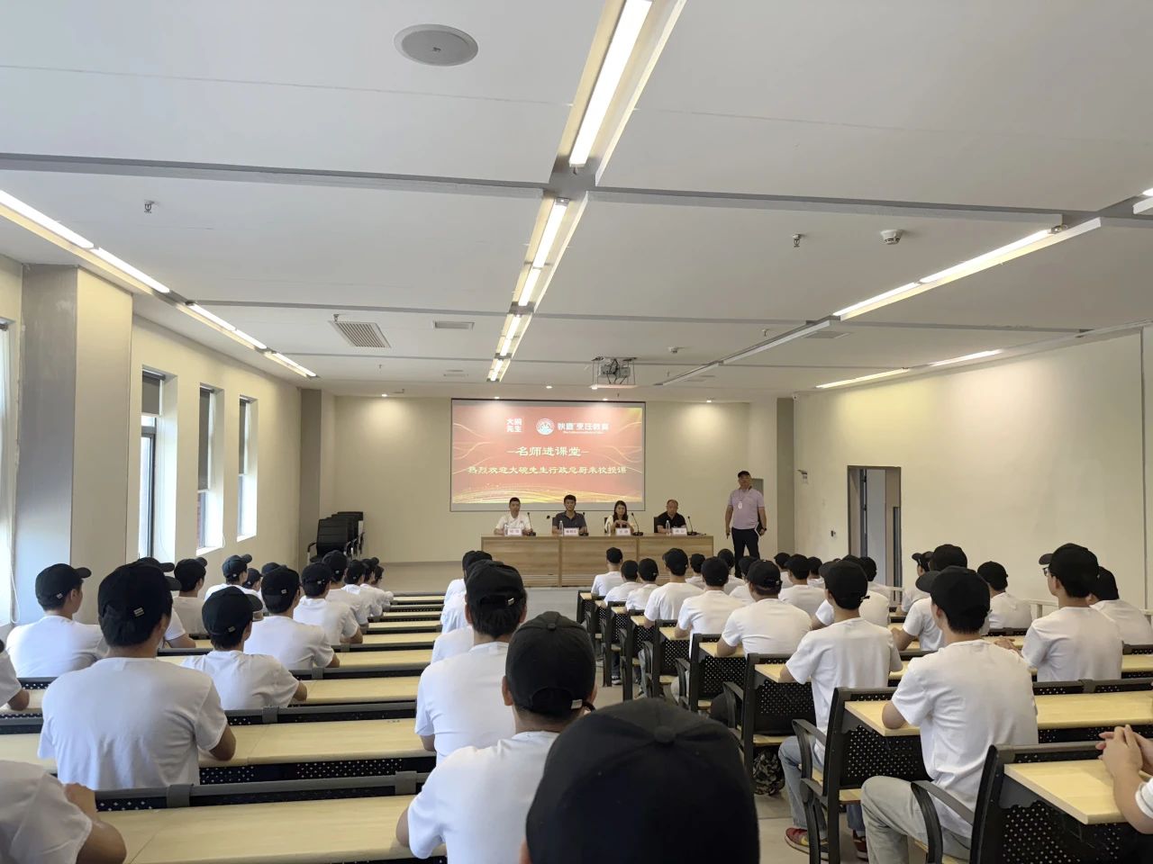 匠授廚道--“湖南家常菜領導品牌”大碗先生行政總廚走進我校烹飪課堂！